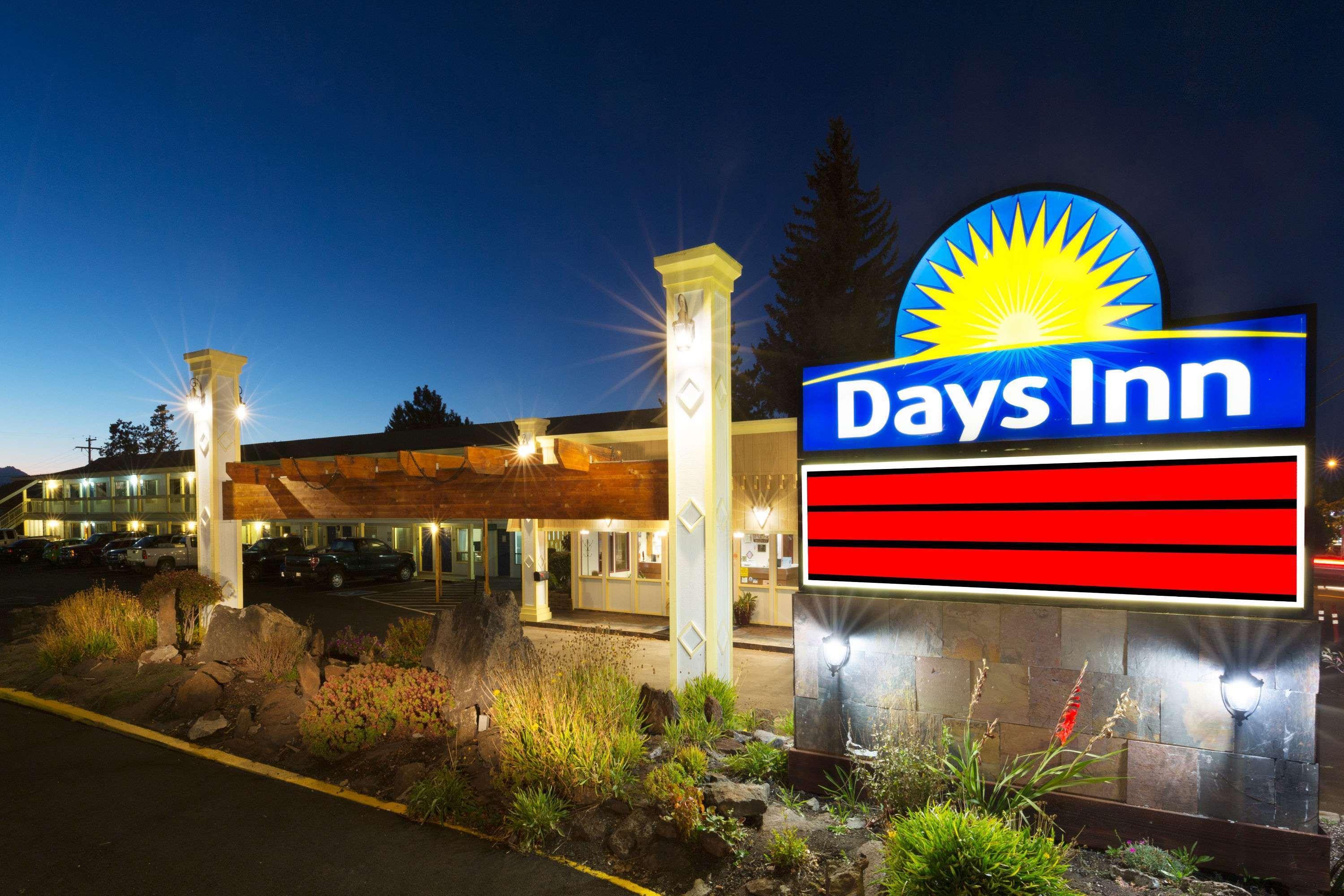 Days Inn By Wyndham Бенд Экстерьер фото